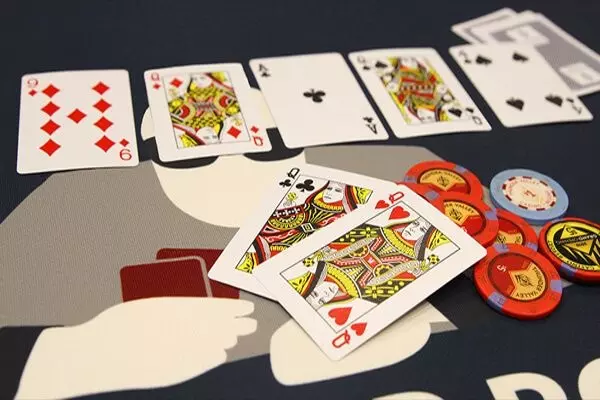 Bài rác trong Poker còn được gọi là Mậu thầu