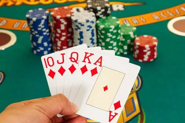 Cách đọc bài Poker vòng Flop