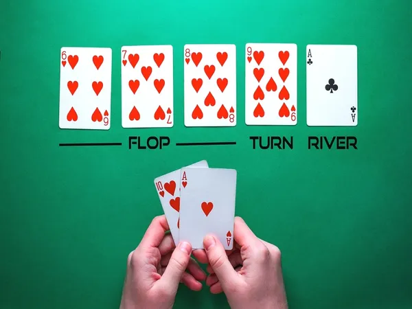 Cách đọc bài Poker có 2 đôi thông