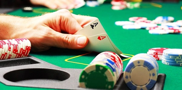 Rejam poker và resteal poker hoàn toàn khác nhau