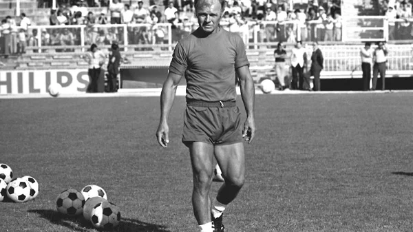 László Kubala Stecz là một tiền đạo hay nhất Barcelona từng có