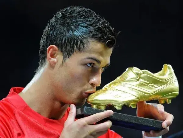 Top 10 tiền vệ hay nhất Manchester United: Cristiano Ronaldo