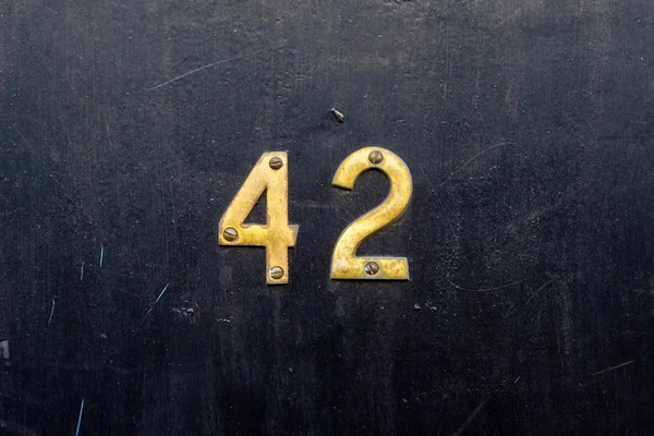 Giải mã ý nghĩa con số 42 trong cuộc sống
