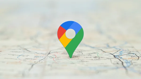 Google Maps sử dụng GPS trên điện thoại di động để xác định vị trí của người dùng trên bản đồ