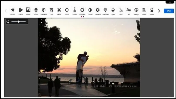 Flickr cung cấp cho người dùng tính năng chia sẻ ảnh và video trên nhiều mạng xã hội khác nhau